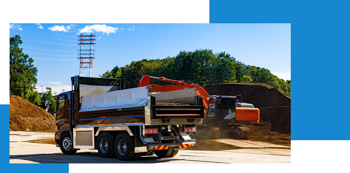 FEATURES    01  運送事業との連携で迅速対応 FEATURES    01  運送事業との連携で迅速対応